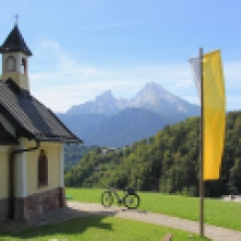 Weiter Ausblick auf Berchtesgaden und die Berge